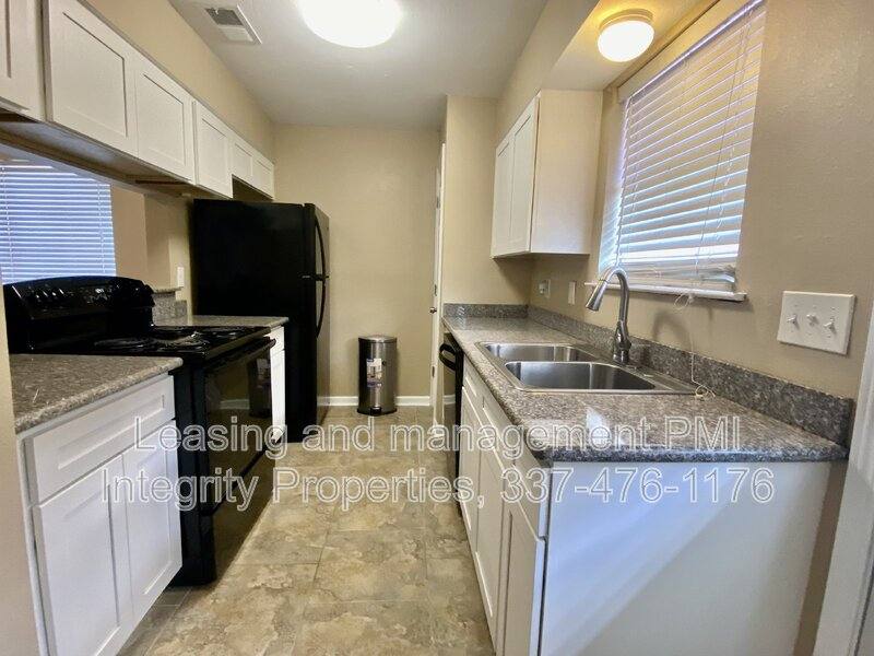 Townhouse for rent at 1761 Blvd De Province #D, Baton Rouge, LA 70816