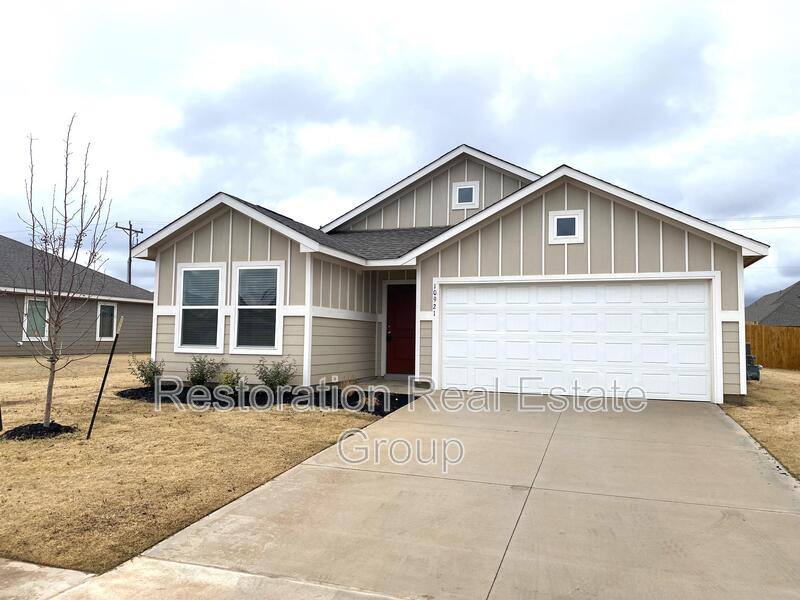 House for rent at 10921 SW 22nd St, Yukon, OK 73099