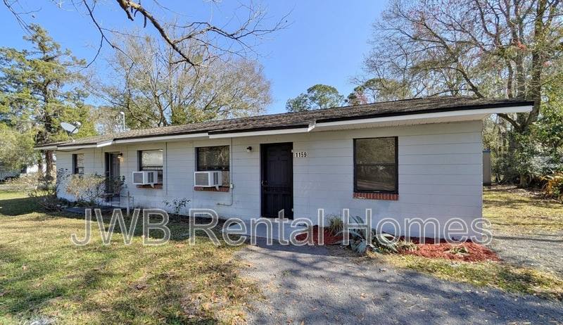 Apartment for rent at 1159 Pangola Dr, Jacksonville, FL 32205