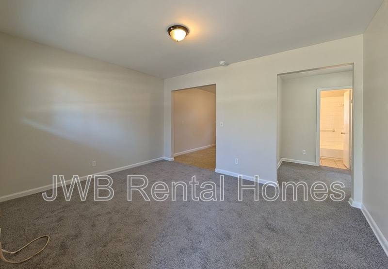 Apartment for rent at 1159 Pangola Dr, Jacksonville, FL 32205