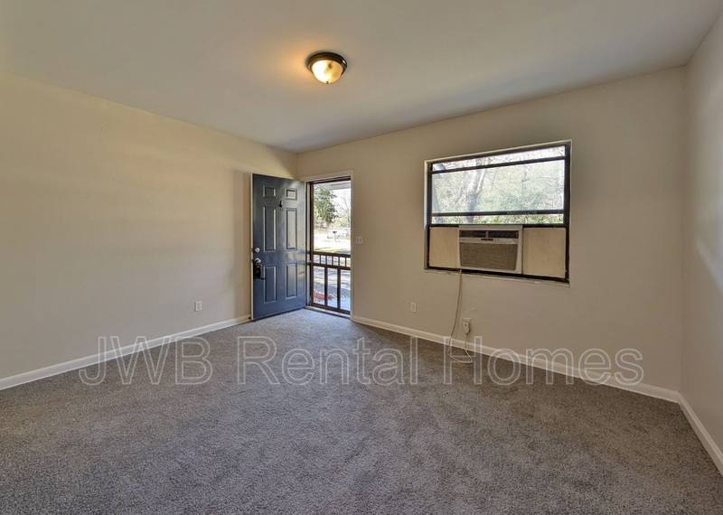 Apartment for rent at 1159 Pangola Dr, Jacksonville, FL 32205