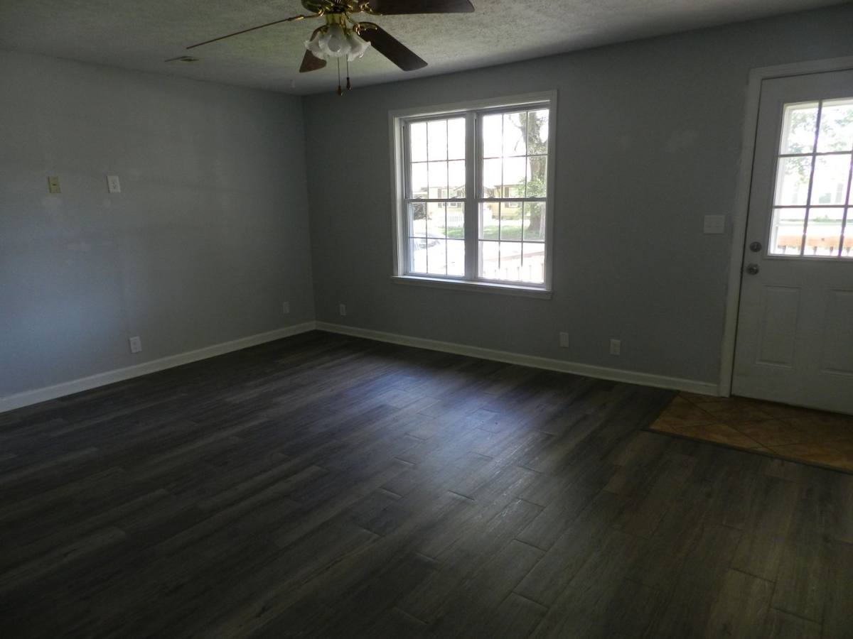 House for rent at 204 Dyer Dr, Waynesville, MO 65583