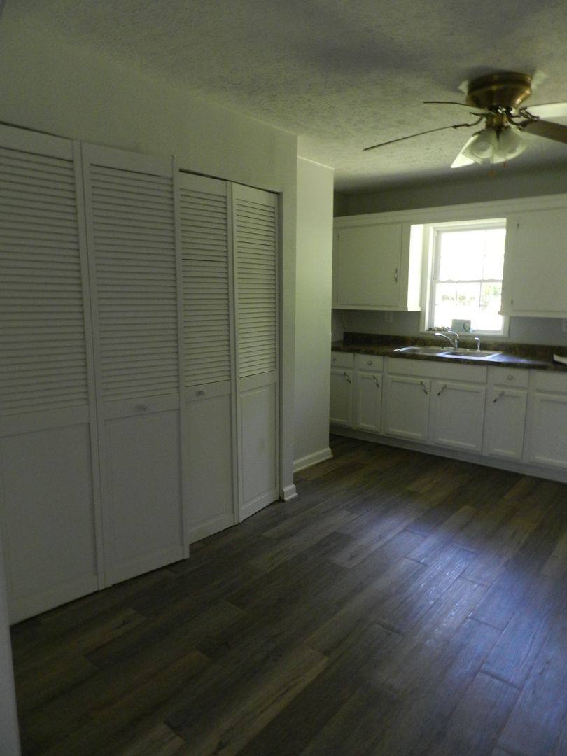 House for rent at 204 Dyer Dr, Waynesville, MO 65583
