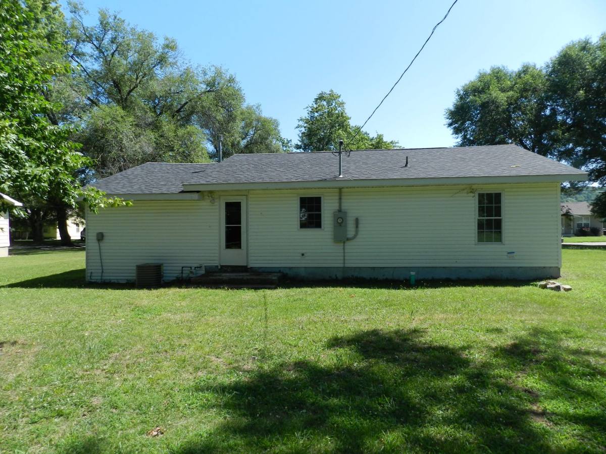House for rent at 204 Dyer Dr, Waynesville, MO 65583