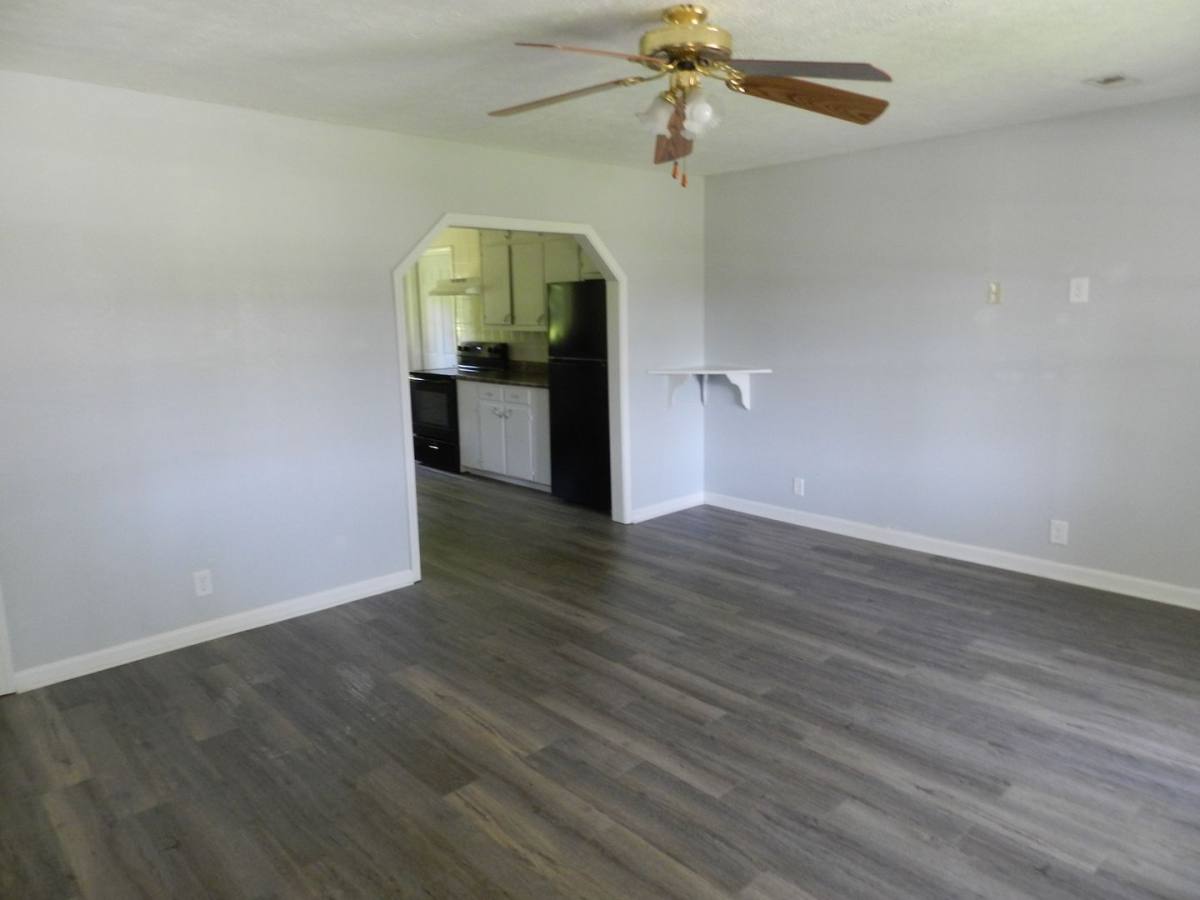 House for rent at 204 Dyer Dr, Waynesville, MO 65583