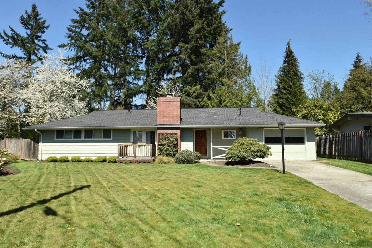 House for rent at 215 163rd Place SE, Bellevue, WA 98008