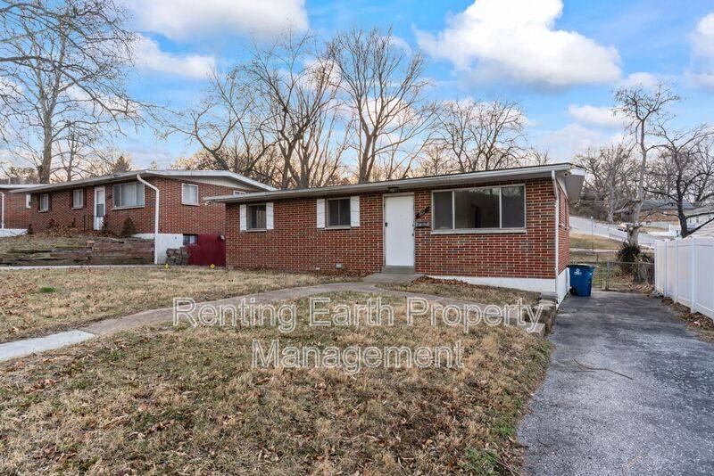 House for rent at 801 Thomas Ave, Saint Louis, MO 63135