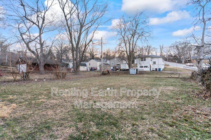 House for rent at 801 Thomas Ave, Saint Louis, MO 63135