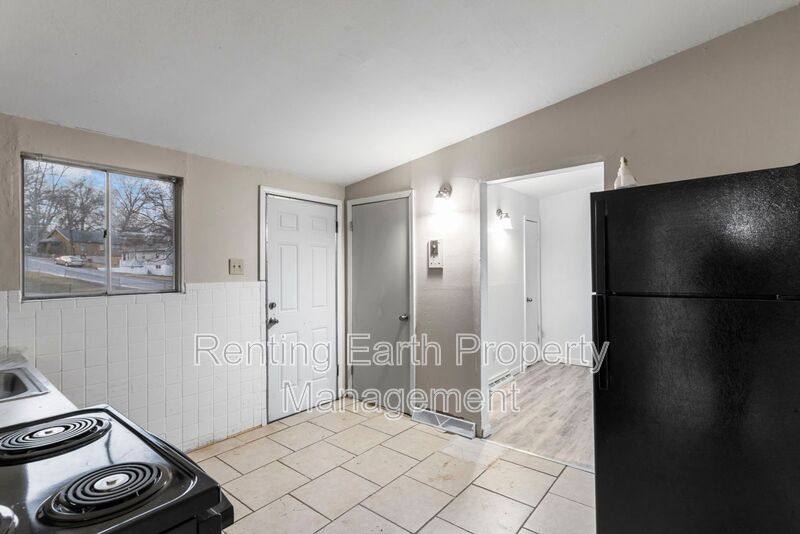 House for rent at 801 Thomas Ave, Saint Louis, MO 63135