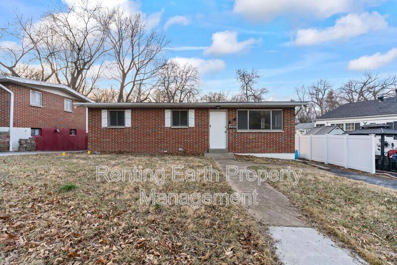 House for rent at 801 Thomas Ave, Saint Louis, MO 63135