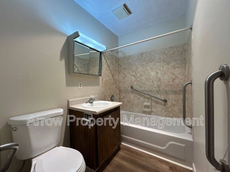 Apartment for rent at 130 S 5th St #201, Hebron, NE 68370