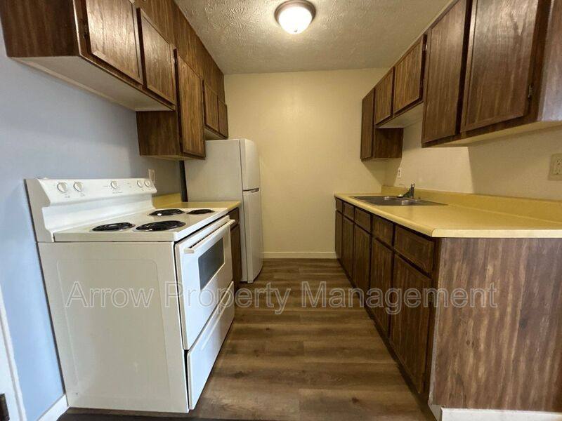 Apartment for rent at 130 S 5th St #201, Hebron, NE 68370