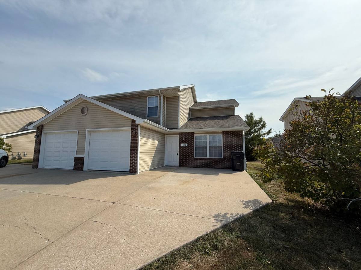 Apartment for rent at 1512-1514 Citadel Dr, Columbia, MO 65202