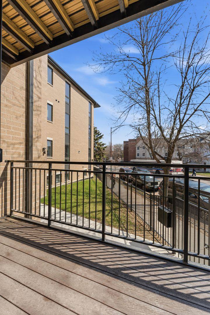 Apartment for rent at 7428 N Rogers Ave, Chicago, IL 60626