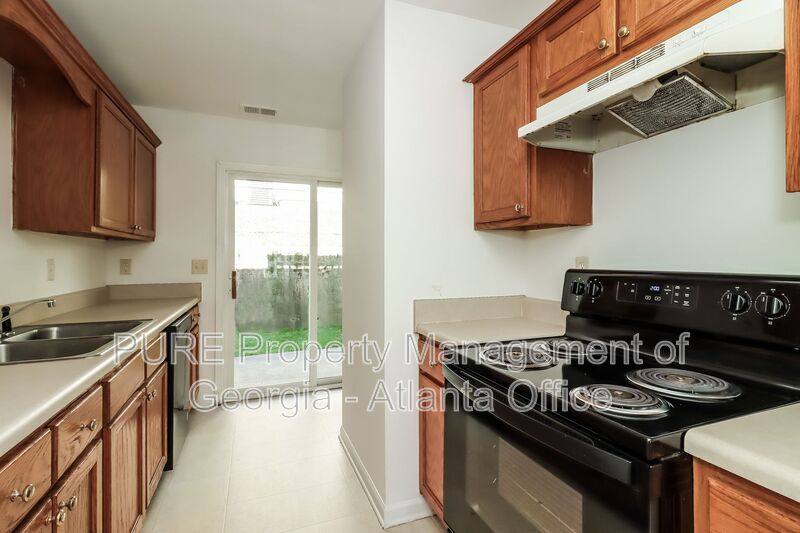 Townhouse for rent at 1702 Stonehaven Circle, Cartersville, GA 30121