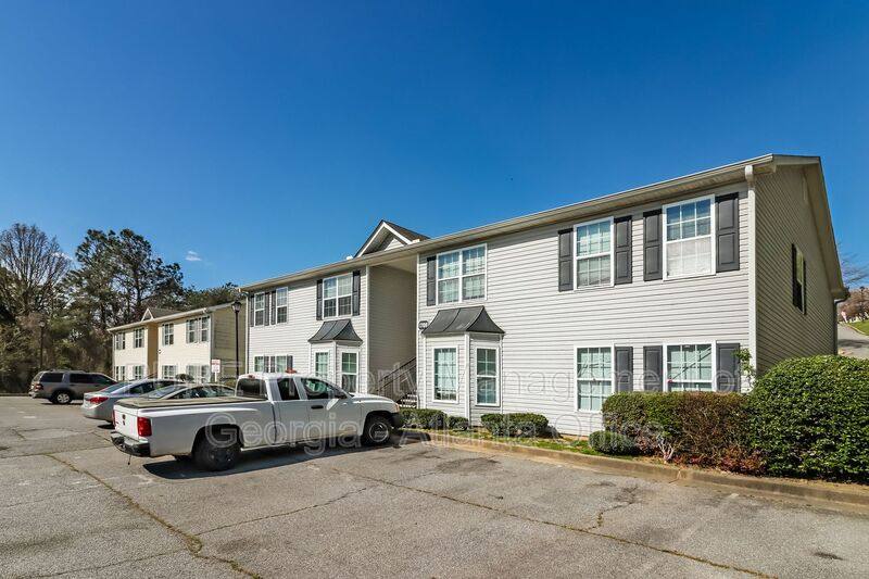 Townhouse for rent at 1702 Stonehaven Circle, Cartersville, GA 30121