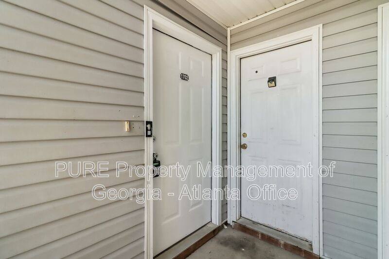 Townhouse for rent at 1702 Stonehaven Circle, Cartersville, GA 30121