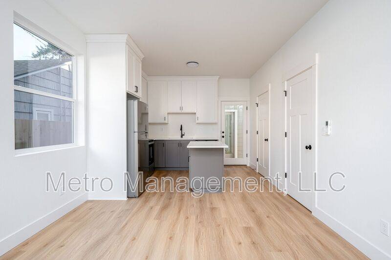 House for rent at 12094 SE Market St, Portland, OR 97216