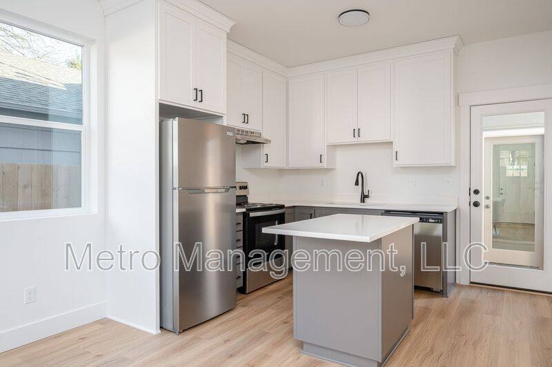 House for rent at 12094 SE Market St, Portland, OR 97216