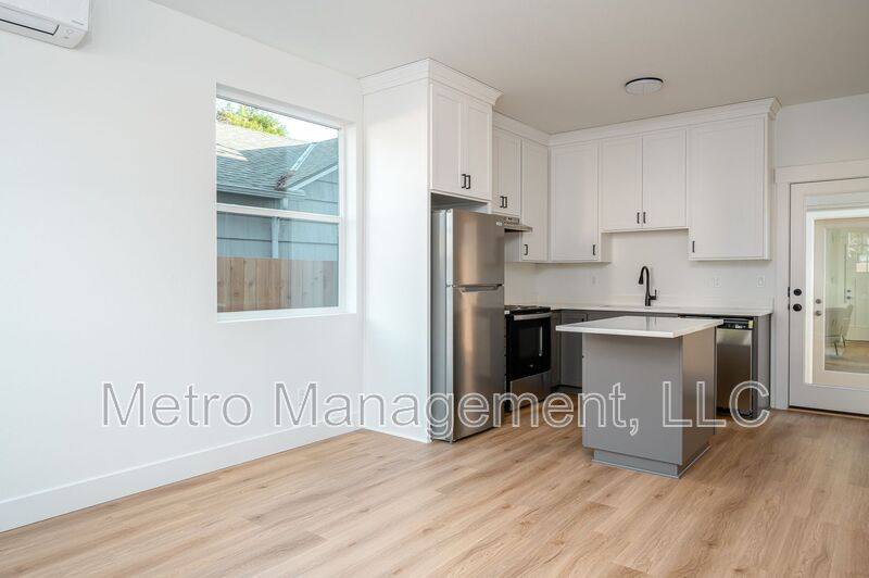 House for rent at 12094 SE Market St, Portland, OR 97216