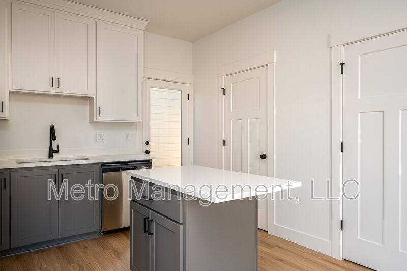 House for rent at 12094 SE Market St, Portland, OR 97216