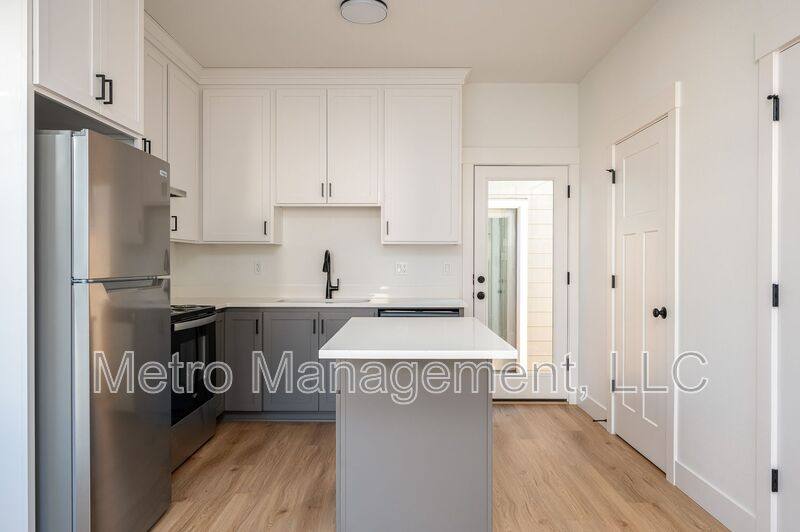 House for rent at 12094 SE Market St, Portland, OR 97216