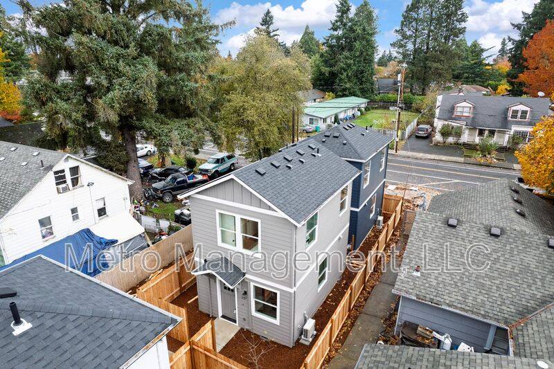 House for rent at 12094 SE Market St, Portland, OR 97216