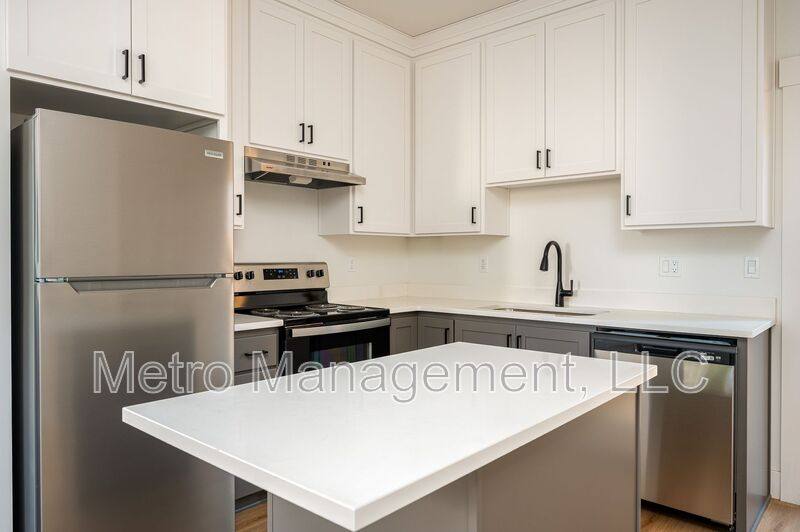 House for rent at 12094 SE Market St, Portland, OR 97216