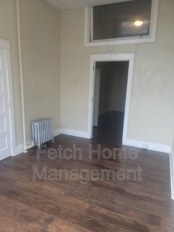 Apartment for rent at 49-51 W Market St #2R, York, PA 17401