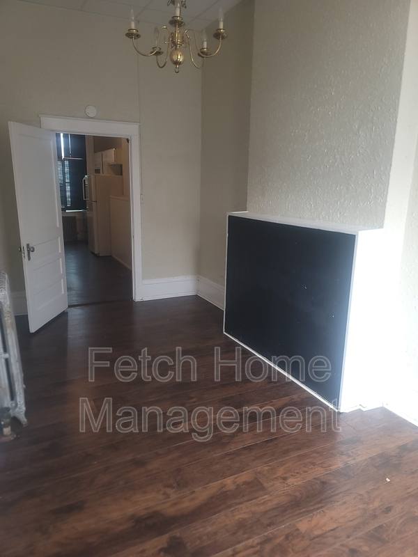 Apartment for rent at 49-51 W Market St #2R, York, PA 17401