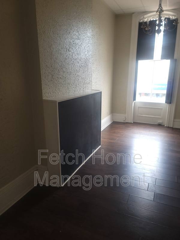 Apartment for rent at 49-51 W Market St #2R, York, PA 17401