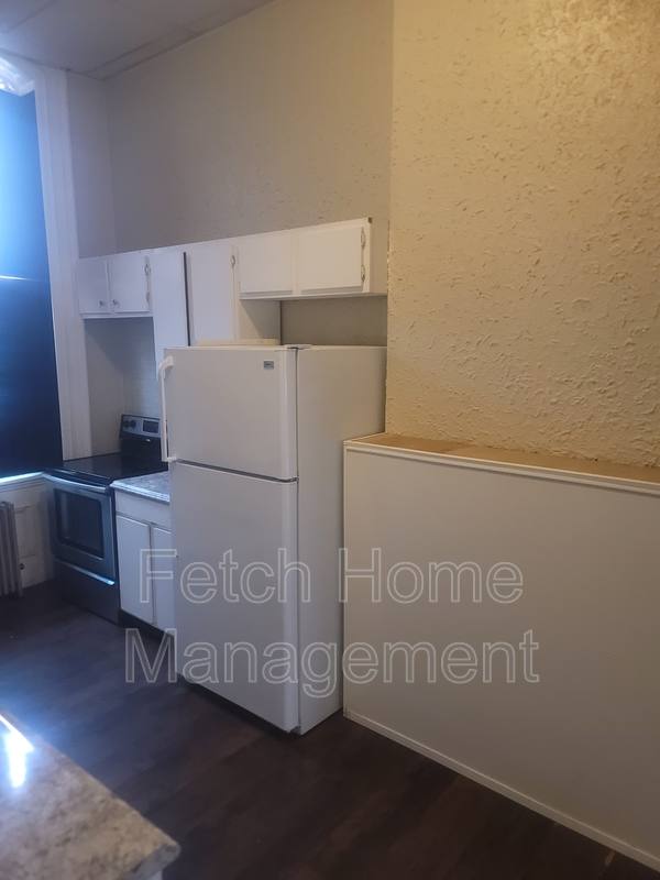 Apartment for rent at 49-51 W Market St #2R, York, PA 17401