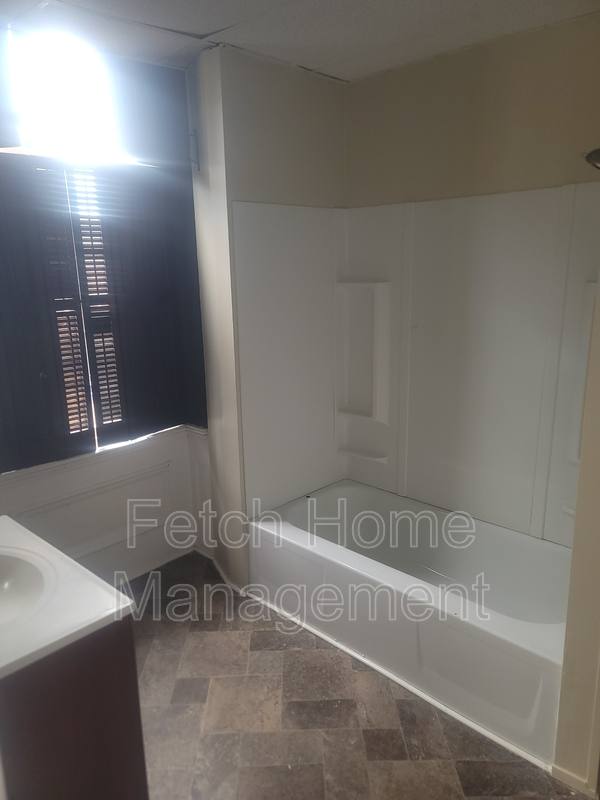 Apartment for rent at 49-51 W Market St #2R, York, PA 17401