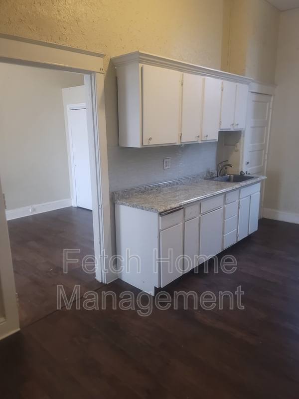 Apartment for rent at 49-51 W Market St #2R, York, PA 17401