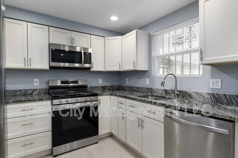 Townhouse for rent at 1507 Retreat St #1, Baltimore, MD 21217