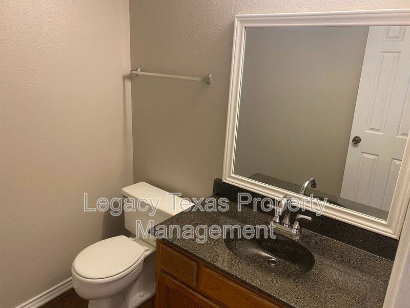 Townhouse for rent at 1608 Sun Valley Dr #C, Cleburne, TX 76033