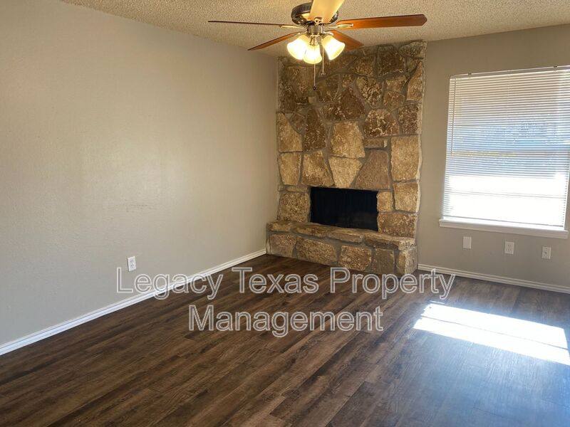 Townhouse for rent at 1608 Sun Valley Dr #C, Cleburne, TX 76033