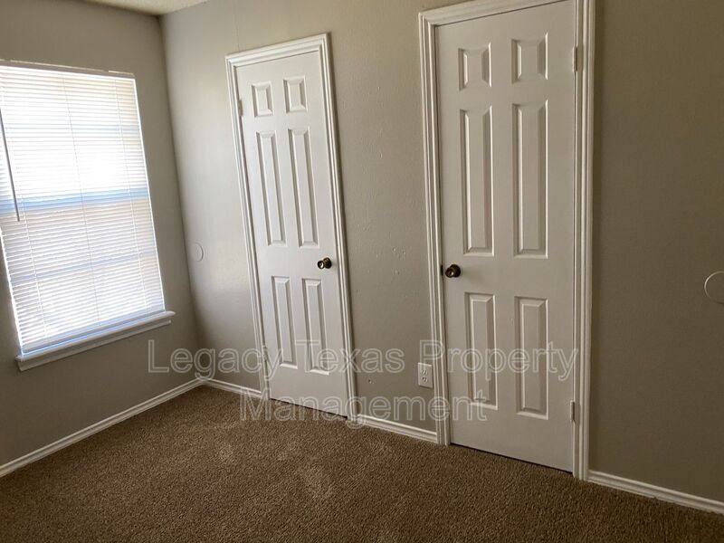 Townhouse for rent at 1608 Sun Valley Dr #C, Cleburne, TX 76033