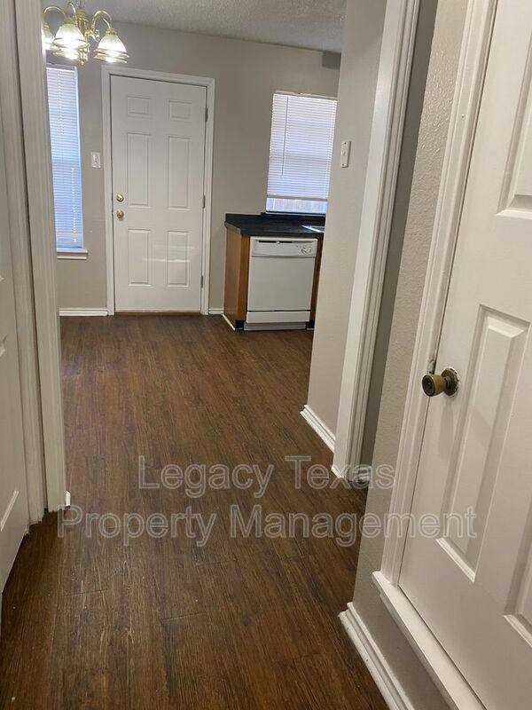 Townhouse for rent at 1608 Sun Valley Dr #C, Cleburne, TX 76033