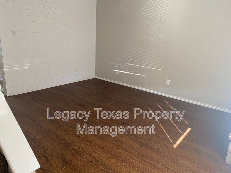 Townhouse for rent at 1608 Sun Valley Dr #C, Cleburne, TX 76033