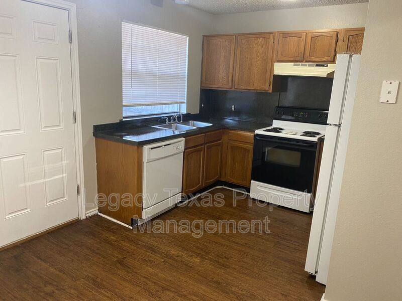 Townhouse for rent at 1608 Sun Valley Dr #C, Cleburne, TX 76033