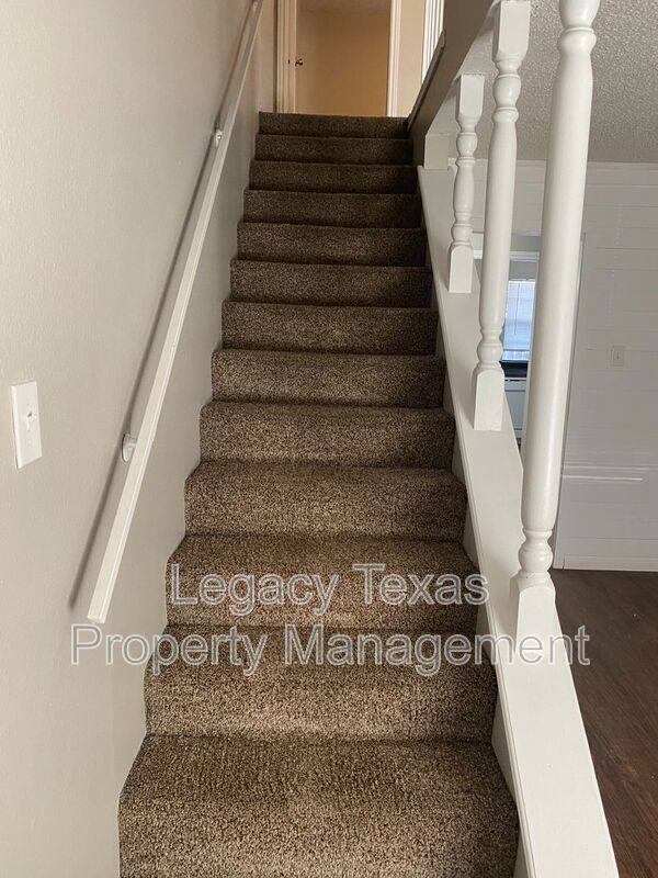 Townhouse for rent at 1608 Sun Valley Dr #C, Cleburne, TX 76033