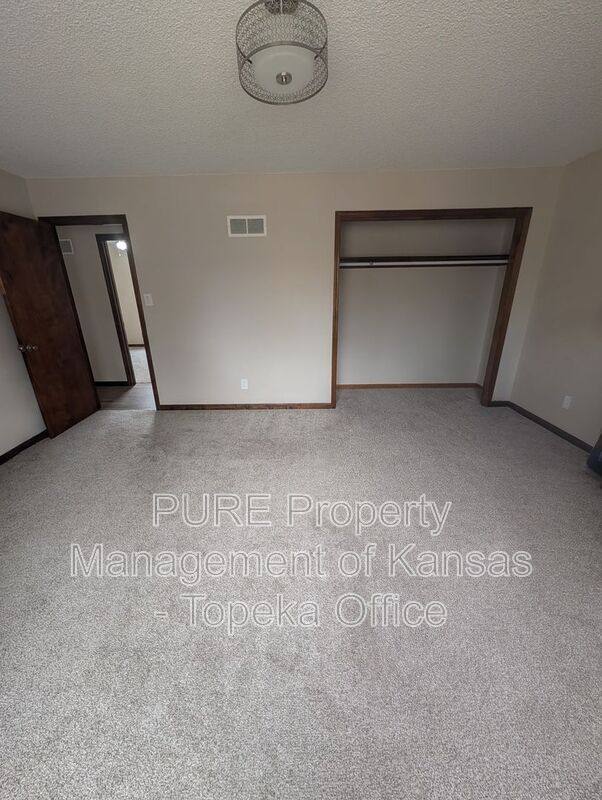 House for rent at 2605 SW Osborn Rd, Topeka, KS 66614