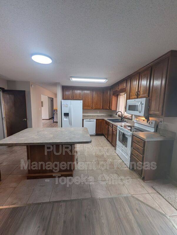 House for rent at 2605 SW Osborn Rd, Topeka, KS 66614