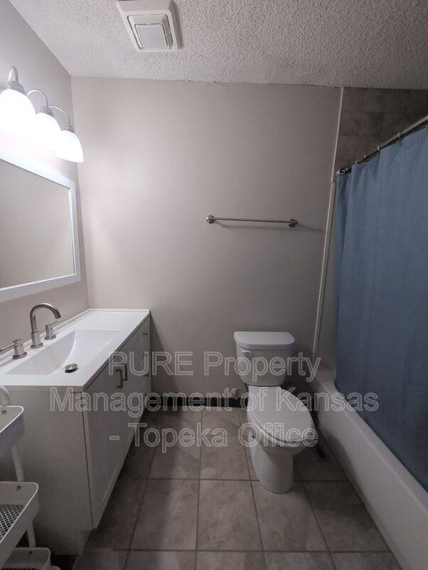 House for rent at 2605 SW Osborn Rd, Topeka, KS 66614
