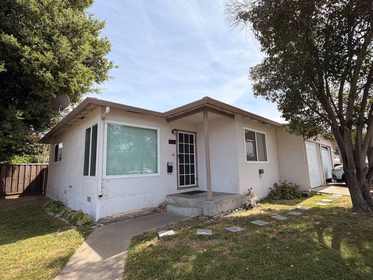 Townhouse for rent at 1229 4th St, Livermore, CA 94550