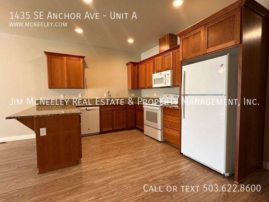 Apartment for rent at 1435 SE Anchor Ave #A, Warrenton, OR 97146