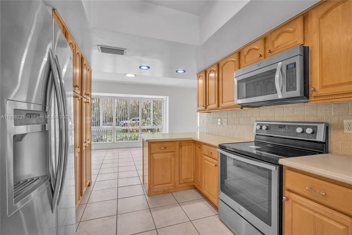 Apartment for rent at 15460 SW 82nd Court, Miami, FL 33157