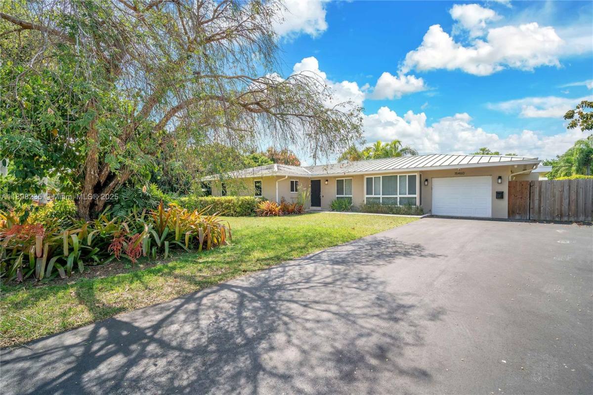 Apartment for rent at 15460 SW 82nd Court, Miami, FL 33157