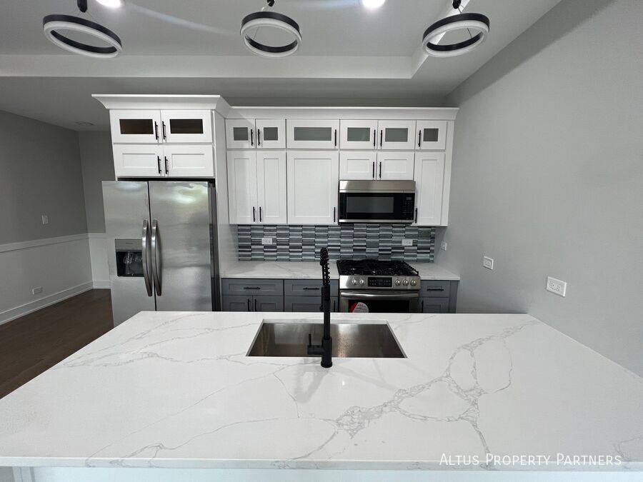 Apartment for rent at 6444 S Evans Ave #2, Chicago, IL 60637